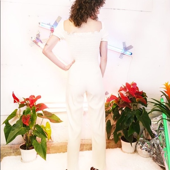 Adorable white jumpsuit - Like new / never worn - Picture 3 of 6